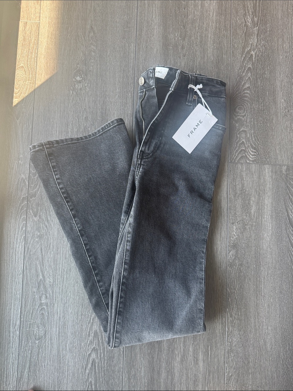 NWT FRAME THE ARROW BOOTCUT JEANS 24